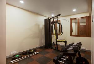 Fitness centrum a/nebo fitness zařízení v ubytování The Madras Grand