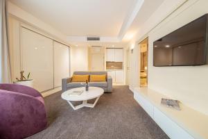 Televisyen dan/atau pusat hiburan di Hotel Aleksandar Rafailovići