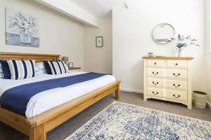 Ένα ή περισσότερα κρεβάτια σε δωμάτιο στο Ropemaker’s Cottage