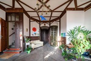 a living room with a chandelier and some plants at Storchenblick in Zarnewanz