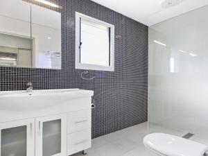 A bathroom at Serene - spacious air conditioned accommodation