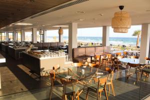 Un restaurant sau alt loc unde se poate mânca la Piere - Anne Beach Hotel