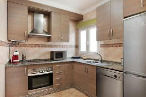 Kuchnia lub aneks kuchenny w obiekcie Apartamento Sol - Sólo Familias