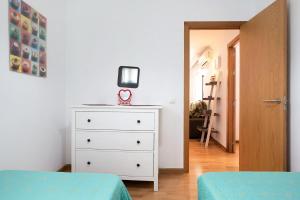 Łóżko lub łóżka w pokoju w obiekcie Apartamento Sol - Sólo Familias