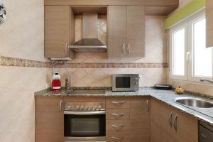 Kuchnia lub aneks kuchenny w obiekcie Apartamento Sol - Sólo Familias