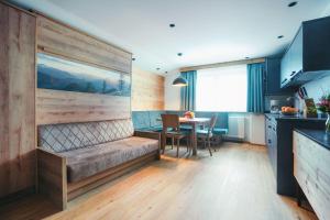 a kitchen and dining room with a bench and a table at das Luggi Appartements in Reith im Alpbachtal