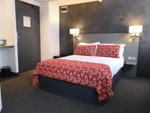 Hotel Boréal Nice tesisinde bir odada yatak veya yataklar