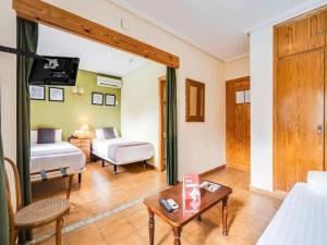 Łóżko lub łóżka w pokoju w obiekcie Hotel Torre San Juan