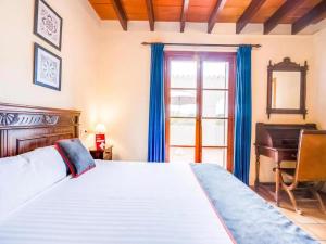 Łóżko lub łóżka w pokoju w obiekcie Hotel Torre San Juan