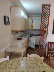 Photo de la galerie de l'établissement Appartamento con giardino Torre dei Corsari, à Torre Dei Corsari