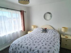 a bedroom with a bed with a comforter on it at Rabbit Haven - 4 minutes from Bicester Village! in Bicester