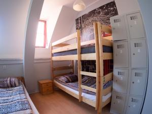 Poschodová posteľ alebo postele v izbe v ubytovaní Hostel Universus