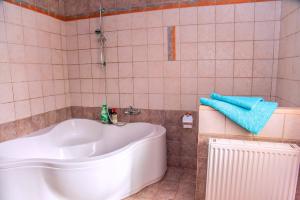 Et badeværelse på Vintage Villa + 45 billeder