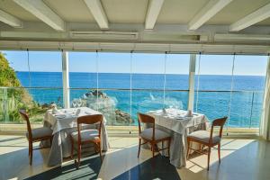 a dining room with a view of the ocean at Hotel Balcón de Europa in Nerja