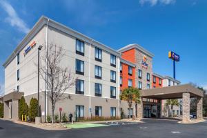 a hotel building with a traffic light in a parking lot at Comfort Suites McDonough Atlanta South in McDonough