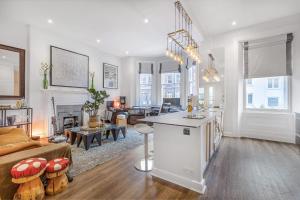 Artistic apartment in Kensington
