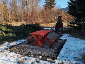 Zdjęcie z galerii obiektu Wonder Home - Apartamenty w cichej i zielonej części Karpacza - z miejscem na grilla i parkingiem w mieście Karpacz