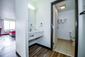 Bagno di Rodeway Inn Central Colorado Springs