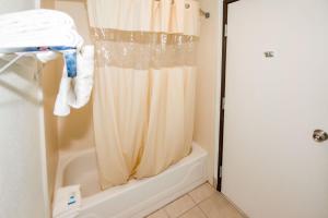 Bagno di Rodeway Inn Central Colorado Springs