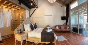 A seating area at Ölüdeniz Loft - Adults Only
