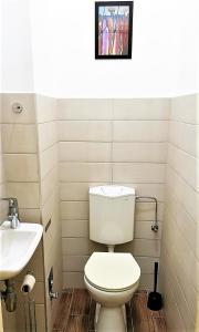 Kúpeľňa v ubytovaní ORANGEHOMES Kalvin Sq 2 bedroom apartment