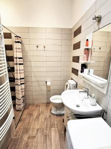 Koupelna v ubytování ORANGEHOMES Kalvin Sq 2 bedroom apartment