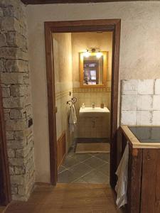 a bathroom with a sink and a bath tub at Ca' de Baci' du Mattu in Mendatica