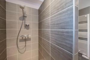 Et badeværelse på À moins de 300m de la mer, maison cosy pour 4 + 12 billeder