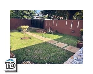 Taman di luar TD Guest House 5 Lite
