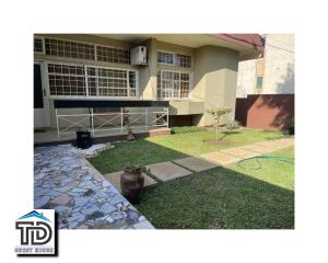 Taman di luar TD Guest House 5 Lite