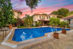a swimming pool in the backyard of a house at Mavi Deniz Konuk Evi in Selimiye