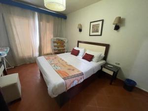 A bed or beds in a room at Amazing view apartment in Golf Porto Marina with marina access