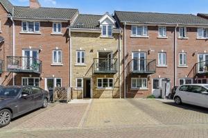 Gallery image of Balcony Parking 50mbps Full Kitchen Washer in Norwich