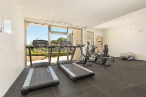 Фитнес-центр и/или тренажеры в Caneiros Luxury House & Suites