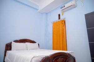 A bed or beds in a room at Homestay Kampung Inggris SYARIAH