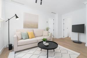 Televízia a/alebo spoločenská miestnosť v ubytovaní iloftmalaga SoHo - Calle Martínez Campos