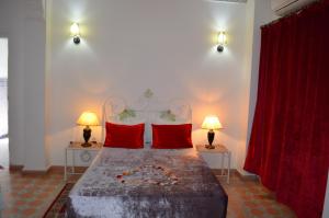 Postel nebo postele na pokoji v ubytování Riad Hôtel Essaouira