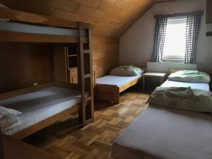 Posteľ alebo postele v izbe v ubytovaní Chata Svojáč