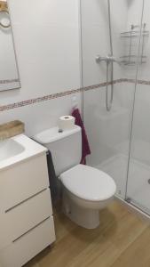 A bathroom at Verdemar Apartamento l