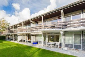 an exterior view of a building with a lawn at Vakantie appartement Chava WE09 in Westkapelle