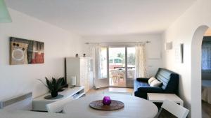 Posedenie v ubytovaní VACAY Apartamento Ibiza, piscina y relax! en la Costa brava, L'Escala!