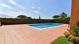 The swimming pool at or close to VACAY Apartamento Ibiza, piscina y relax! en la Costa brava, L'Escala!