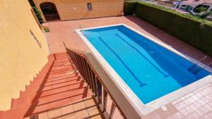 The swimming pool at or close to VACAY Apartamento Ibiza, piscina y relax! en la Costa brava, L'Escala!