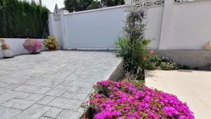Vonkajšia záhrada v ubytovaní VACAY Villa Zen, relax perfecto, en la Costa Brava, L'Escala!