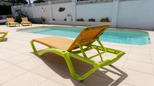 Bazén v ubytovaní VACAY Villa Zen, relax perfecto, en la Costa Brava, L'Escala! alebo v jeho blízkosti
