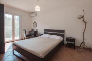 A bed or beds in a room at Villa Varka