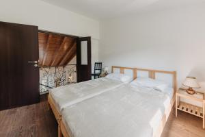 A bed or beds in a room at Villa Varka