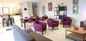 Posezení v ubytování Villa élégante à Baden avec piscine privée