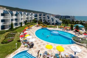 Vaizdas į baseiną apgyvendinimo įstaigoje Sineva Park Hotel - All Inclusive arba netoliese