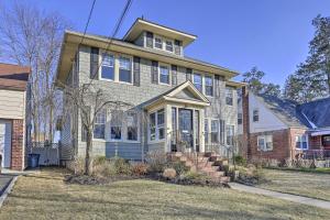 Gallery image of Classic Teaneck Colonial Home with A Modern Touch in Teaneck